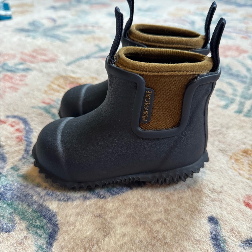 Merry People Bobbi Kids Rain Boot - Picture 3 of 8